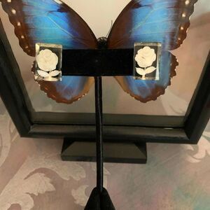 Beautiful Reverse Carved Snow White Rose in clear Lucite, Vintage